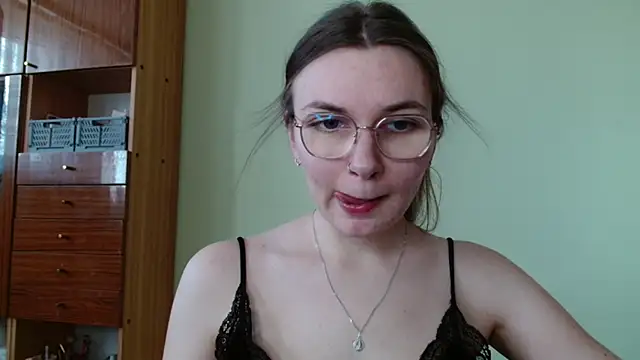 LooveELLYx online show from March 7, 10:56 am