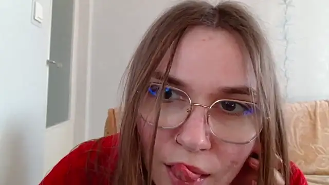 LooveELLYx online show from March 15, 2:01 pm