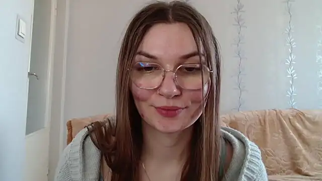 LooveELLYx online show from March 16, 11:05 am