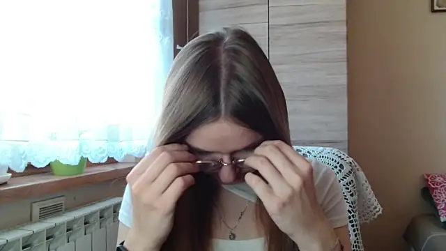 LooveELLYx online show from November 4, 7:51 am