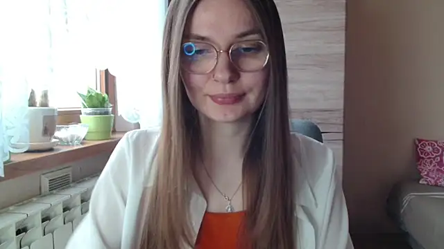 LooveELLYx online show from April 3, 6:33 am