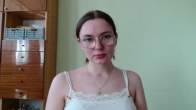 LooveELLYx online show from April 22, 1:34 pm