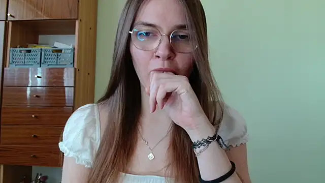 LooveELLYx online show from April 23, 6:36 am