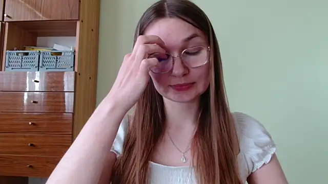 LooveELLYx online show from April 23, 12:29 pm