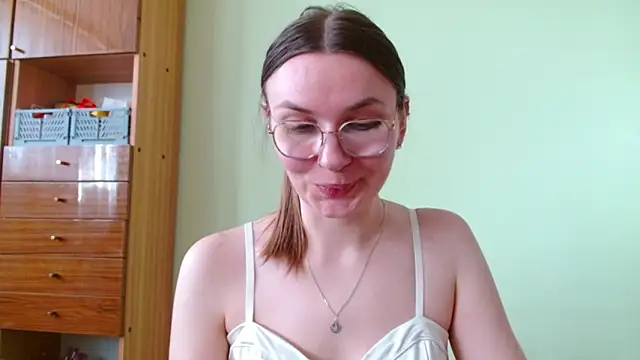 Snapshot of LooveELLYx chatting on April 29, 1:26 pm LooveELLYx online show from April 29, 1:26 pm
