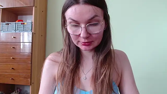 Snapshot of LooveELLYx chatting on May 4, 1:51 pm LooveELLYx online show from May 4, 1:51 pm