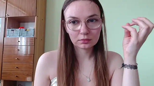 Snapshot of LooveELLYx chatting on May 12, 1:52 pm LooveELLYx online show from May 12, 1:52 pm