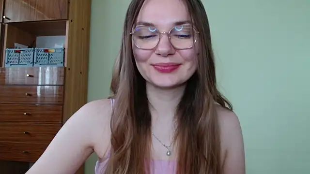 Snapshot of LooveELLYx chatting on May 14, 5:03 am LooveELLYx online show from May 14, 5:03 am