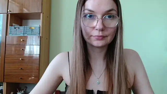 Snapshot of LooveELLYx chatting on May 27, 1:30 pm LooveELLYx online show from May 27, 1:30 pm