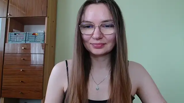 Snapshot of LooveELLYx chatting on June 5, 6:31 am LooveELLYx online show from June 5, 6:31 am
