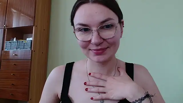 LooveELLYx online show from July 14, 6:40 am