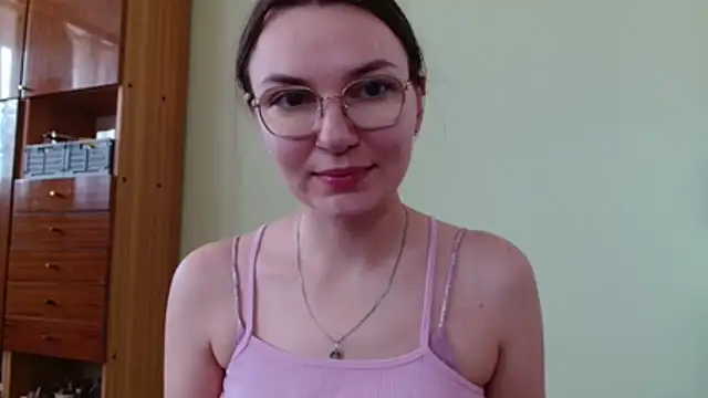 LooveELLYx online show from July 16, 6:30 am