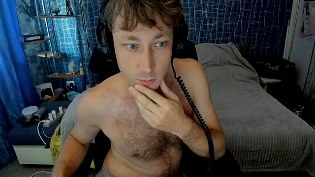 Snapshot of CuteBoy228 chatting on July 28, 2:13 pm CuteBoy228 online show from July 28, 2:13 pm