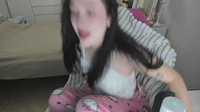 Snapshot of saadnesstyan chatting on January 12, 10:42 am saadnesstyan online show from January 12, 10:42 am