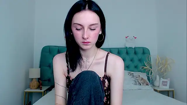 Snapshot of Little_moly999 chatting on October 8, 9:01 pm Little moly999 online show from October 8, 9:01 pm