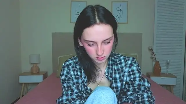 Snapshot of Little_moly999 chatting on October 10, 2:16 pm Little moly999 online show from October 10, 2:16 pm