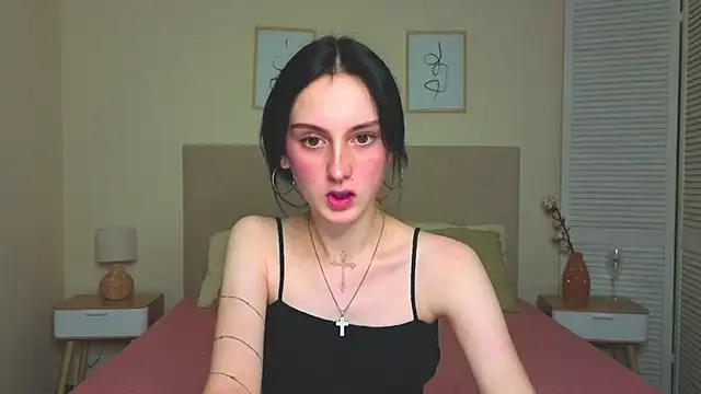 Snapshot of Little_moly999 chatting on October 11, 9:13 pm Little moly999 online show from October 11, 9:13 pm