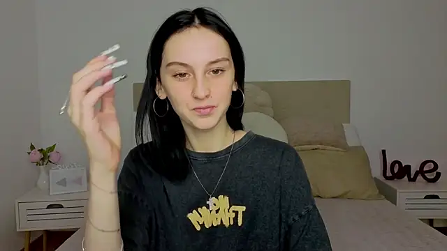 Snapshot of Little_moly999 chatting on October 16, 8:10 pm Little moly999 online show from October 16, 8:10 pm