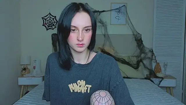 Snapshot of Little_moly999 chatting on October 28, 8:44 pm Little moly999 online show from October 28, 8:44 pm