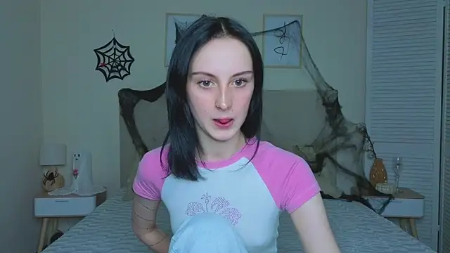 Snapshot of Little_moly999 chatting on October 29, 8:43 pm Little moly999 online show from October 29, 8:43 pm