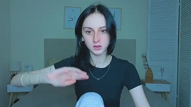 Snapshot of Little_moly999 chatting on November 6, 9:37 pm Little moly999 online show from November 6, 9:37 pm