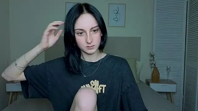 Snapshot of Little_moly999 chatting on November 12, 10:09 pm Little moly999 online show from November 12, 10:09 pm