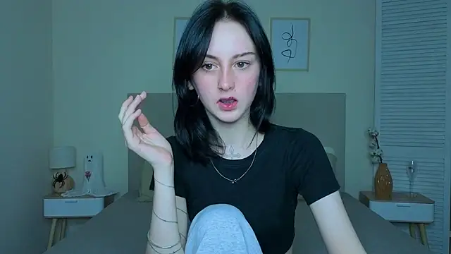 Snapshot of Little_moly999 chatting on November 20, 4:12 am Little moly999 online show from November 20, 4:12 am