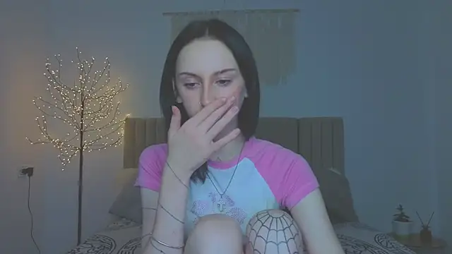 Snapshot of Little_moly999 chatting on December 4, 10:40 pm Little moly999 online show from December 4, 10:40 pm