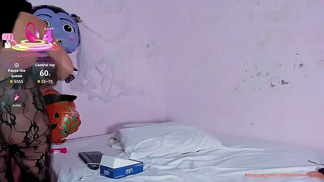 kethe love  online show from October 31, 9:05 pm