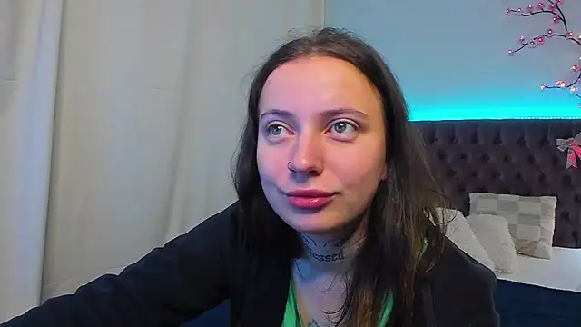 Snapshot of LilaVame chatting on October 9, 3:04 am LilaVame online show from October 9, 3:04 am