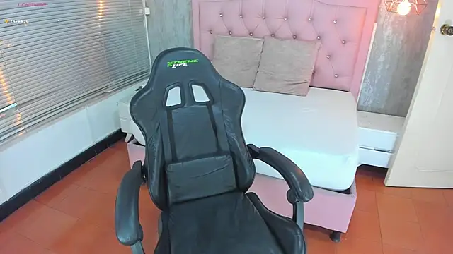 Snapshot of lissa_jhonsoon chatting on November 7, 3:06 am lissa jhonsoon online show from November 7, 3:06 am