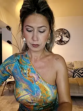 CelynaRoss online show from September 30, 8:41 am