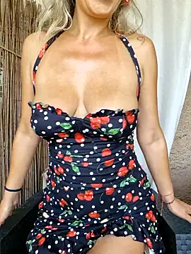 CelynaRoss online show from October 25, 12:34 pm