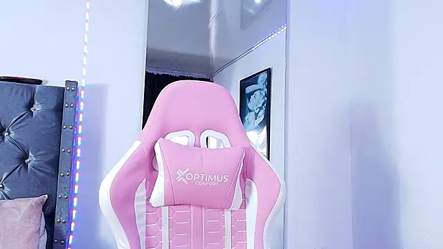 GraceWallace  online show from March 29, 8:09 pm