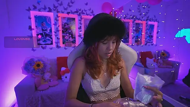 DahliaGrey online show from May 30, 11:40 am