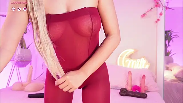 Snapshot of mili_moon_ chatting on October 12, 12:37 pm mili moon  online show from October 12, 12:37 pm