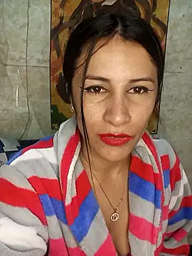 Snapshot of karinnahotdirty chatting on September 10, 1:05 am karinnahotdirty online show from September 10, 1:05 am