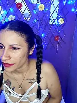 Snapshot of karinnahotdirty chatting on September 13, 9:25 pm karinnahotdirty online show from September 13, 9:25 pm