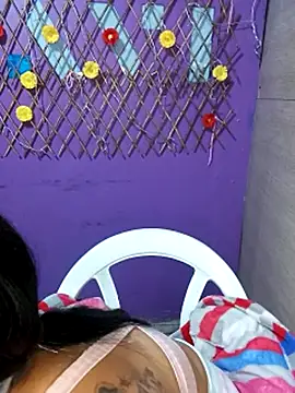 Snapshot of karinnahotdirty chatting on September 27, 11:43 pm karinnahotdirty online show from September 27, 11:43 pm