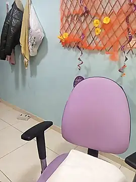 Snapshot of karinnahotdirty chatting on October 17, 7:49 pm karinnahotdirty online show from October 17, 7:49 pm