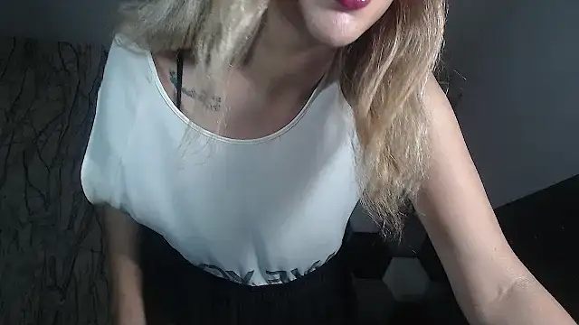 Snapshot of AntonellaBlanc chatting on October 6, 10:18 pm AntonellaBlanc online show from October 6, 10:18 pm