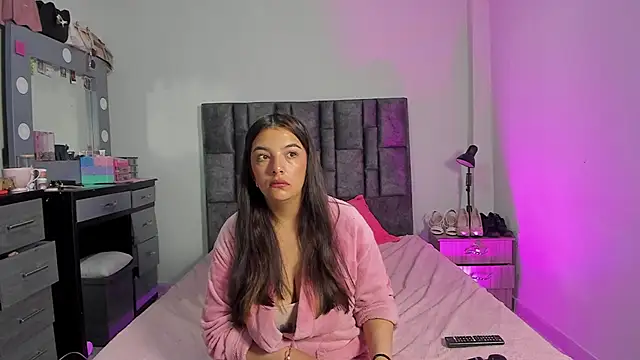 Esmeraldaa- online show from January 12, 6:51 am