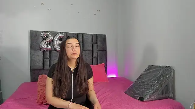 Esmeraldaa- online show from March 24, 7:24 am