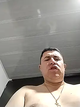 Snapshot of BigCristh79 chatting on October 14, 2:51 pm BigCristh79 online show from October 14, 2:51 pm