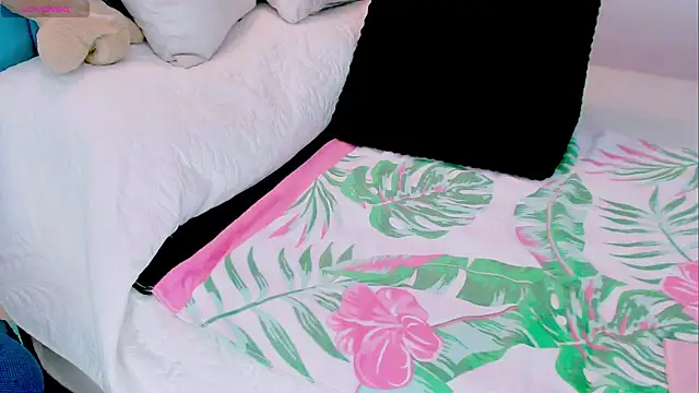 Kendraline1 online show from June 6, 4:55 pm