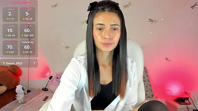 Snapshot of princessluna_19 chatting on October 7, 10:18 pm princessluna 19 online show from October 7, 10:18 pm