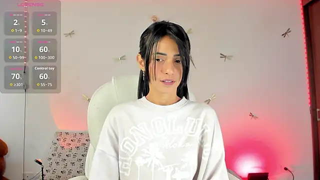 Snapshot of princessluna_19 chatting on October 11, 8:51 pm princessluna 19 online show from October 11, 8:51 pm