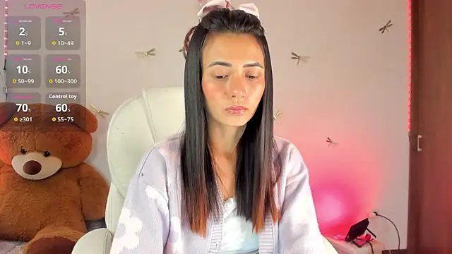 Snapshot of princessluna_19 chatting on October 19, 9:15 pm princessluna 19 online show from October 19, 9:15 pm