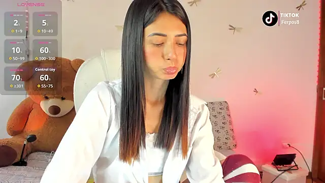 Snapshot of princessluna_19 chatting on October 21, 3:35 pm princessluna 19 online show from October 21, 3:35 pm