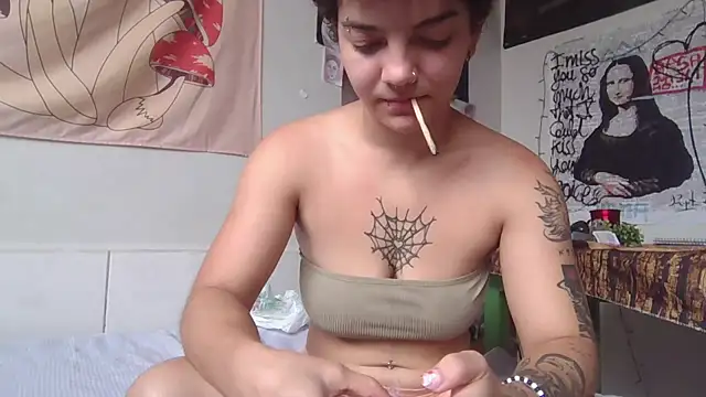 CamillyBlum online show from April 22, 6:31 pm